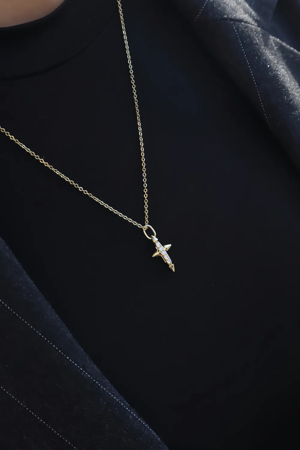 IOAKU Eternal Cross Pendant halskjede gull kors