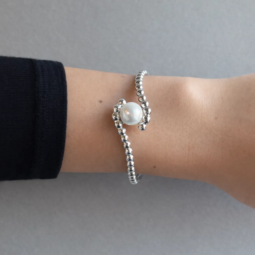IOAKU Sculptural Pearl Cuff armring gull perler