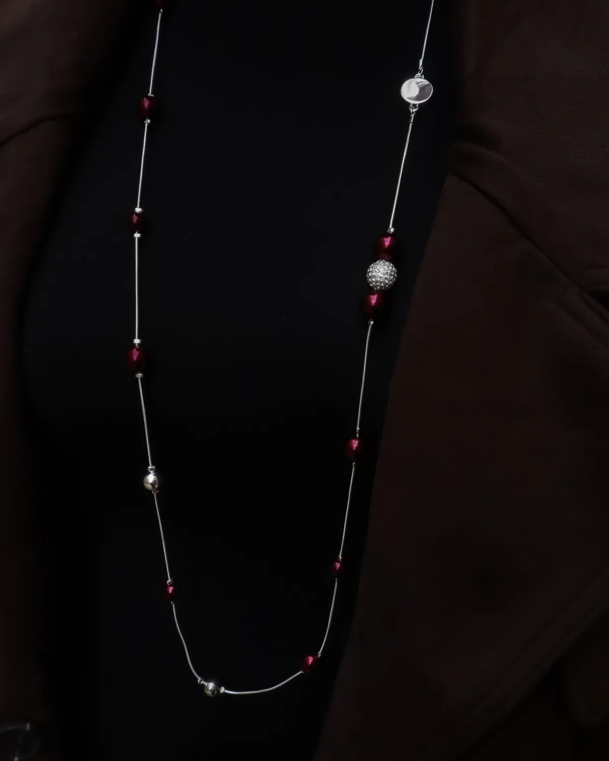 IOAKU Berry Pearl Sparkle Iconic halskjede burgunder
