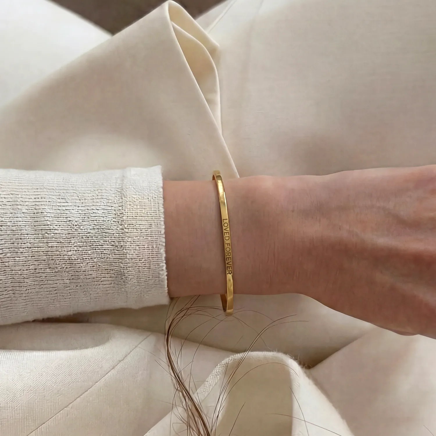 IOAKU Loved Forever Cuff armbånd gull stål