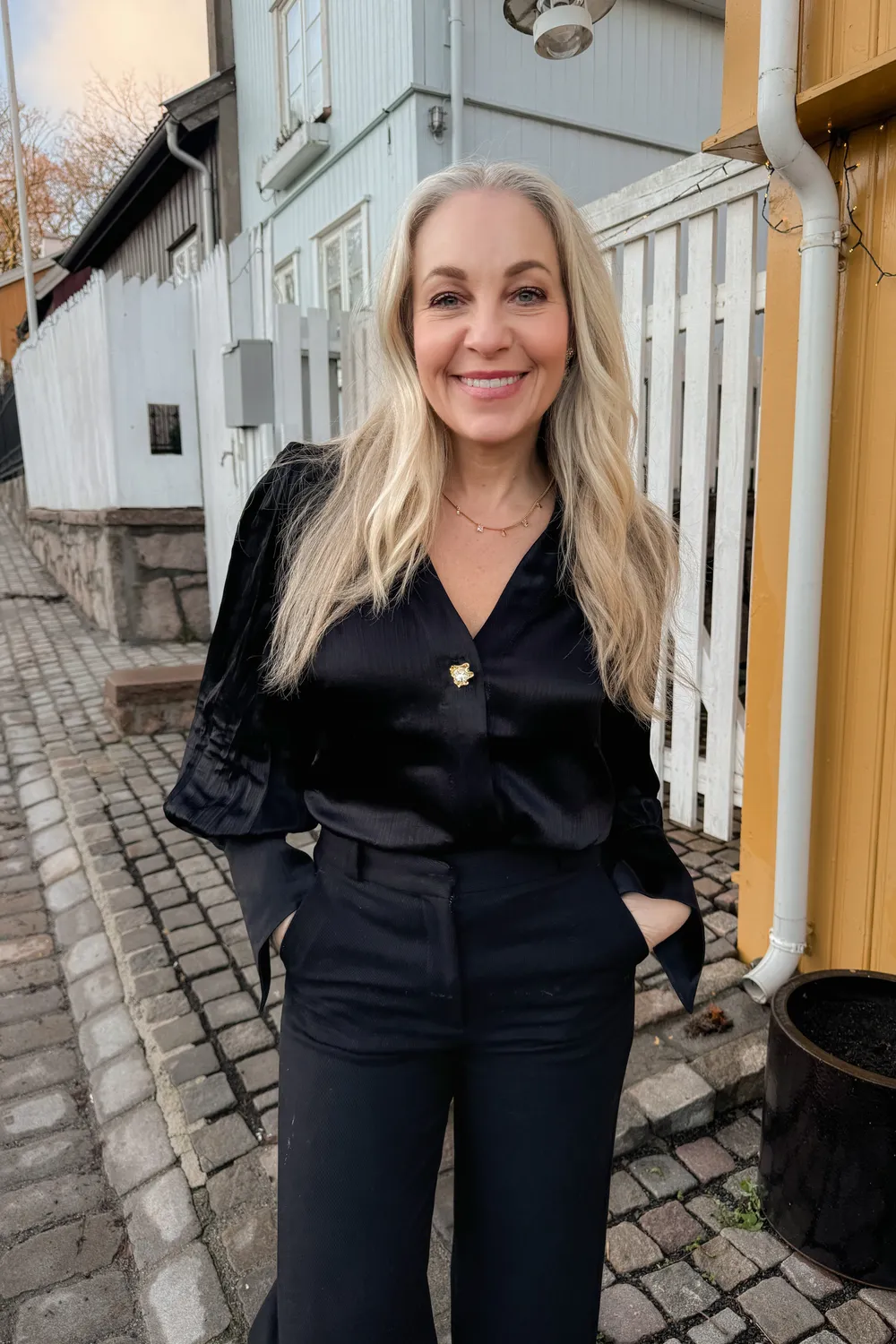 Janne Formoe BlackBeauty bluse svart V-hals