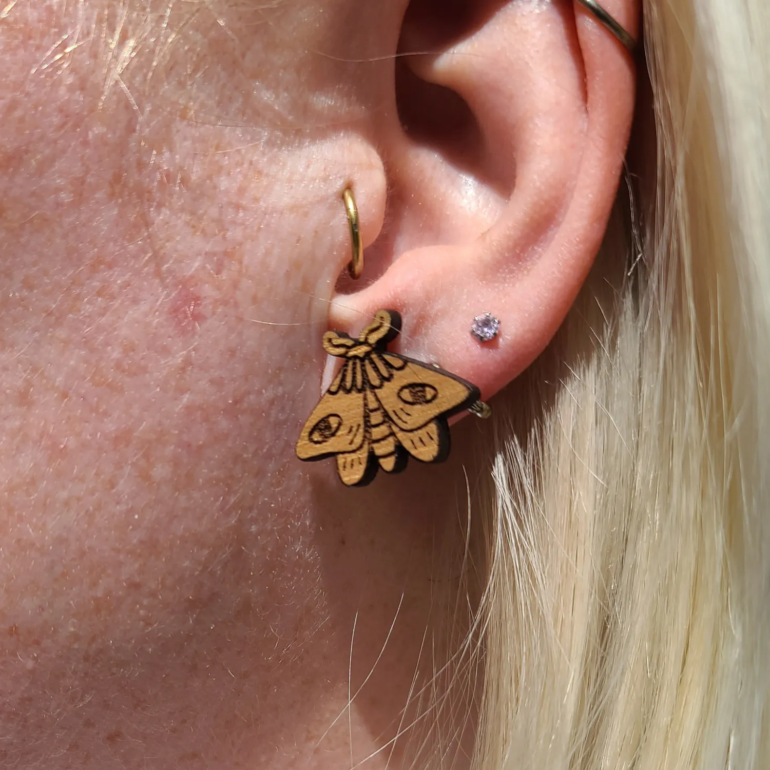 MiniKitty Moth Studs ørestikker akryl