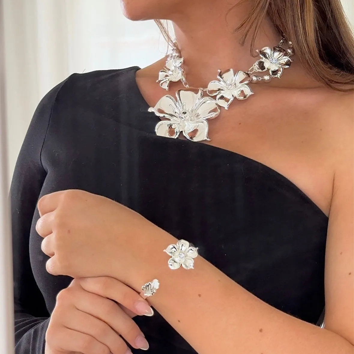 IOAKU La Fleur Cuff armbånd gull blomst