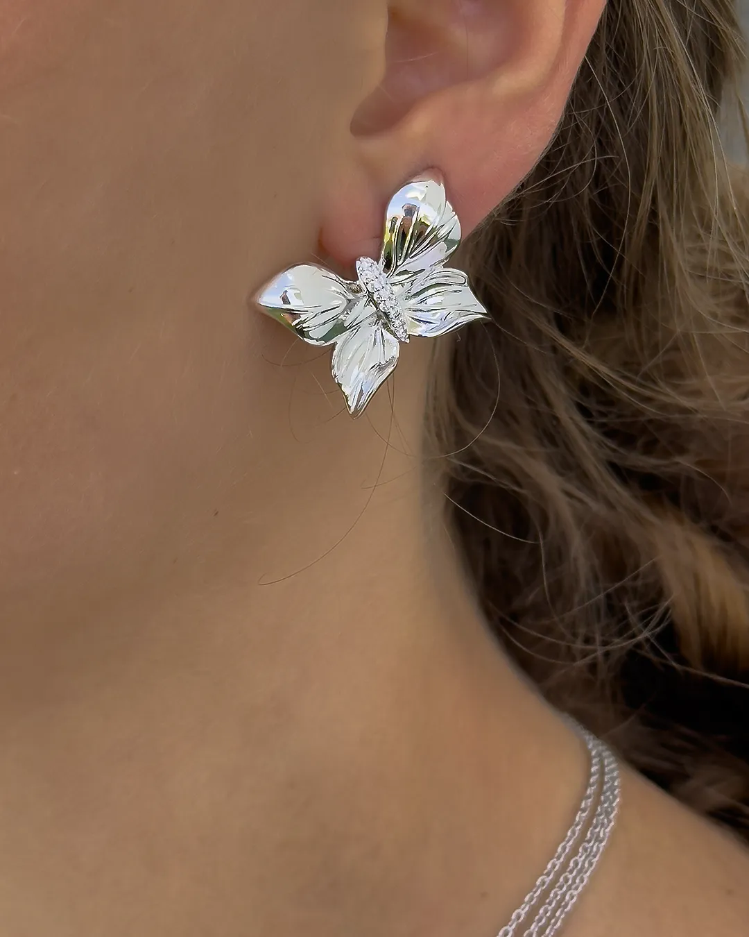 IOAKU Papillon Crystal Stud øredobber gull sommerfugl