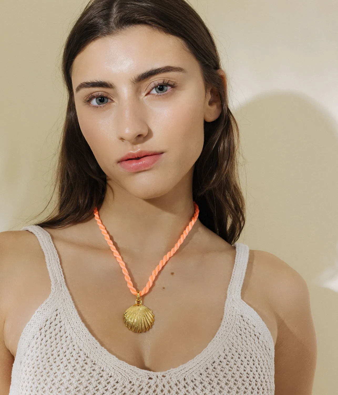 Loren Hope Marina Silk Cord halskjede korall silkesnor