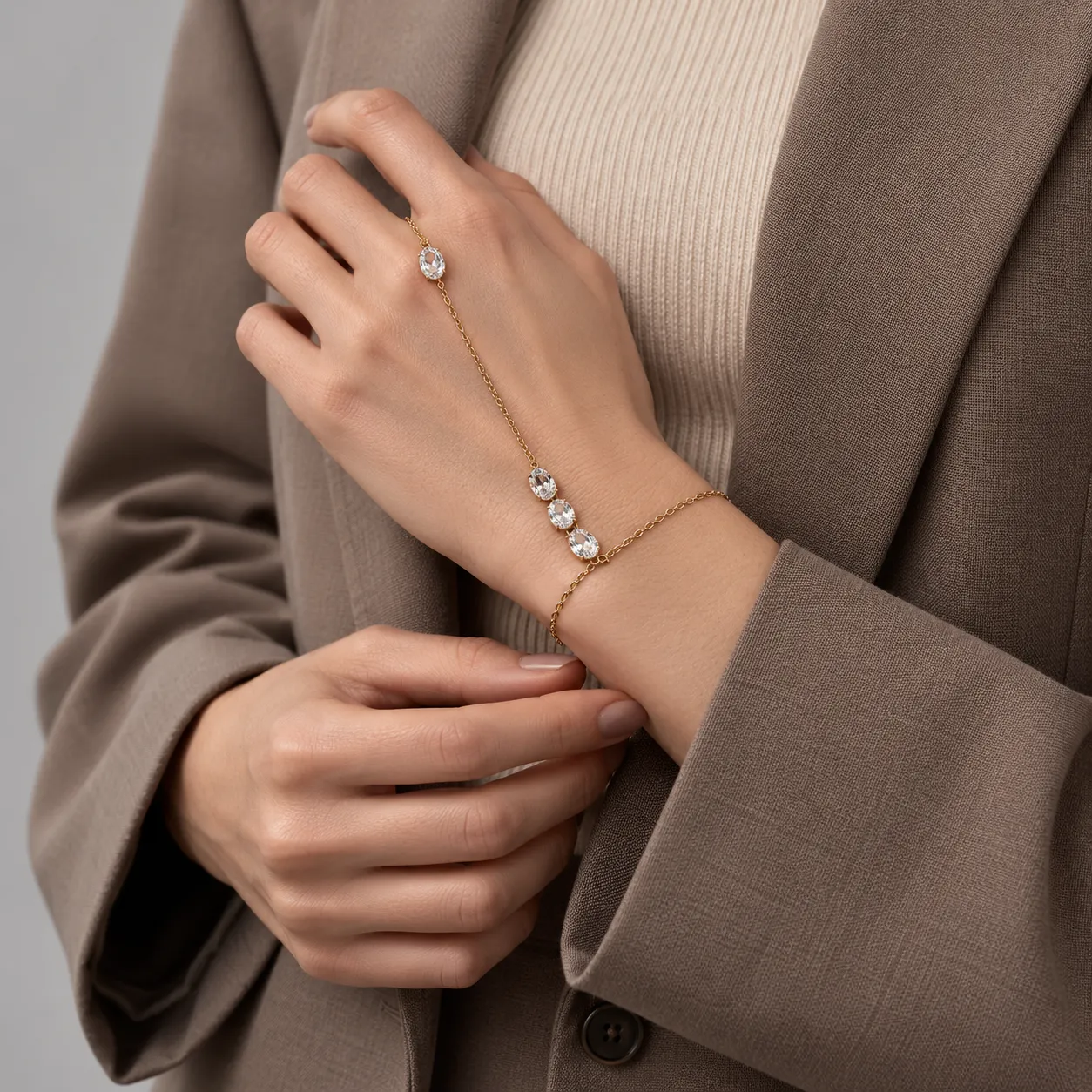 IOAKU Triple Crystal Allure armbånd gull