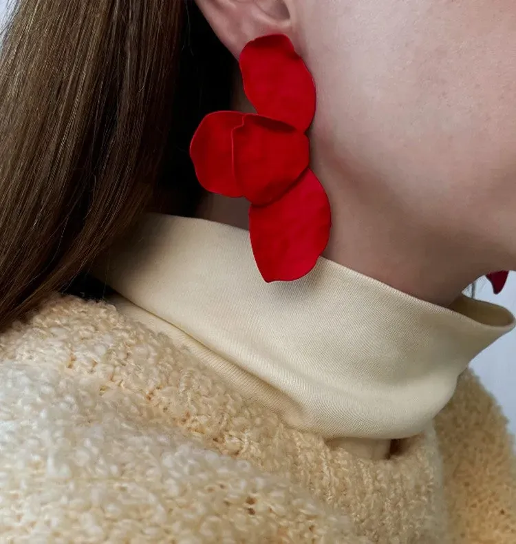Wos Maddie øredobber rød 6,5 cm blomsterblad