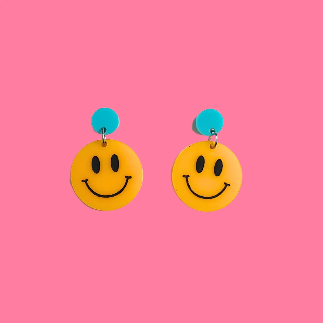 MiniKitty Smiley Face øredobber akryl statement lette