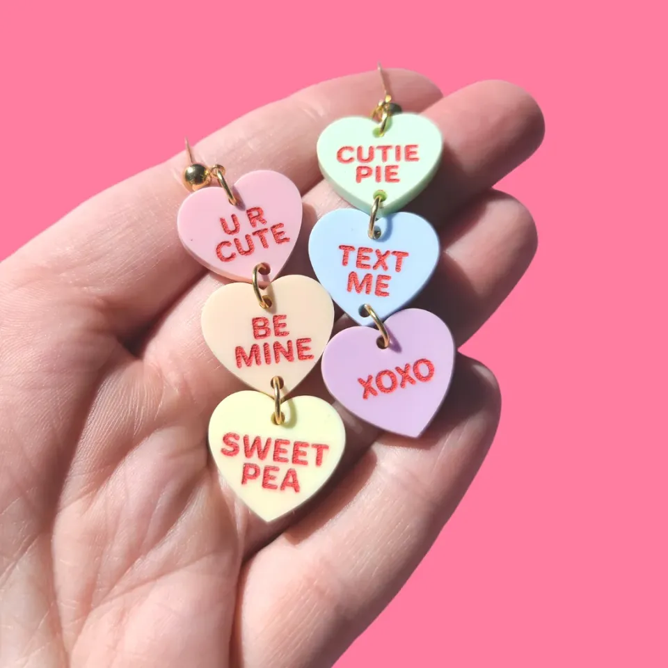 MiniKitty Conversation Heart Trios øredobber søt akryl