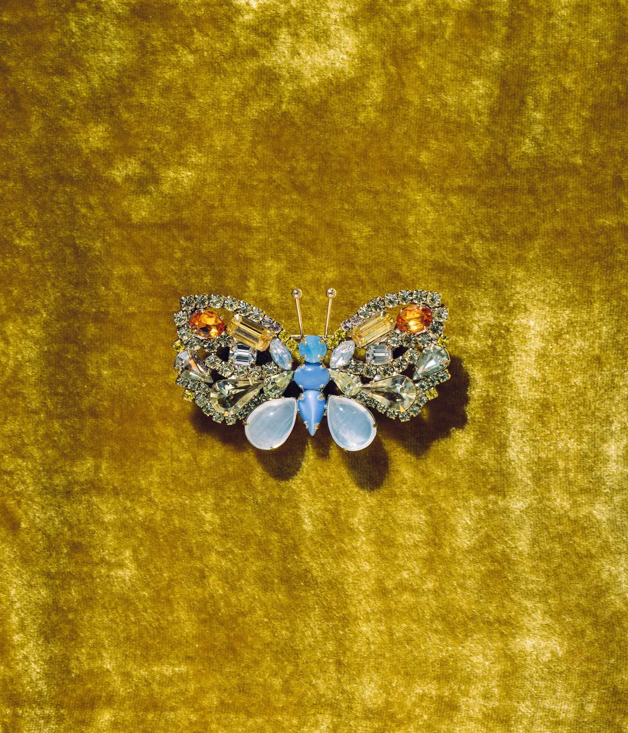 Loren Hope Butterfly Blue Opal brosje limited edition