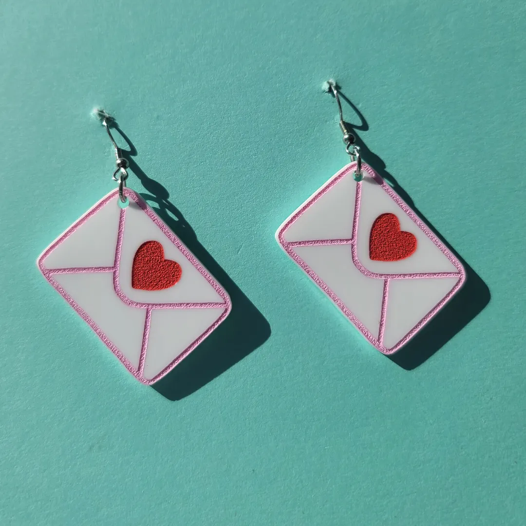 MiniKitty Love Envelope øredobber rød konvolutt