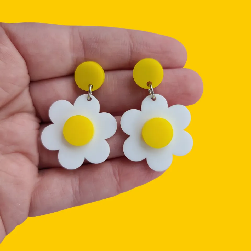 MiniKitty Simple White Yellow Daisies øredobber