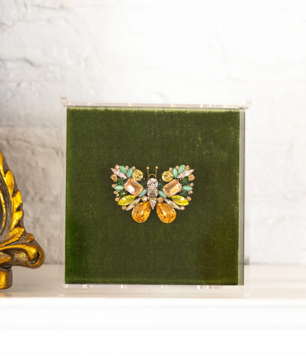 Loren Hope Butterfly Small Butterfly Light Peach Erinite Jonquil brosje