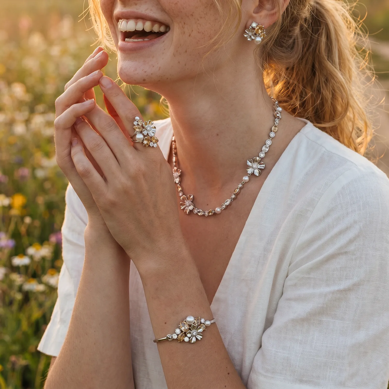 IOAKU La Fleur Sirène øredobber champagne gull