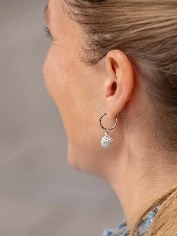 pfg Stockholm Thelma øredobber hvit glitterkule