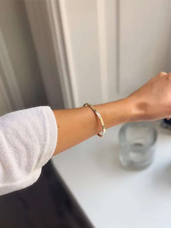 pfg Stockholm Hammered armbånd forgylt stivt
