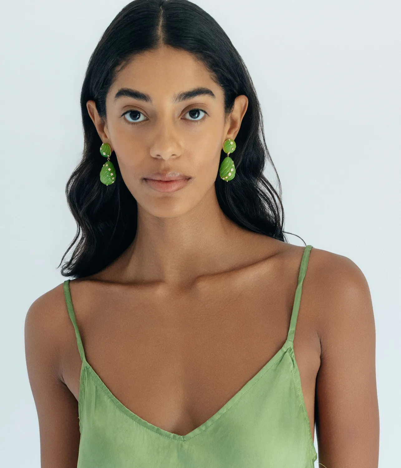 Loren Hope Raeni Drop øredobber Olivine grønn resin