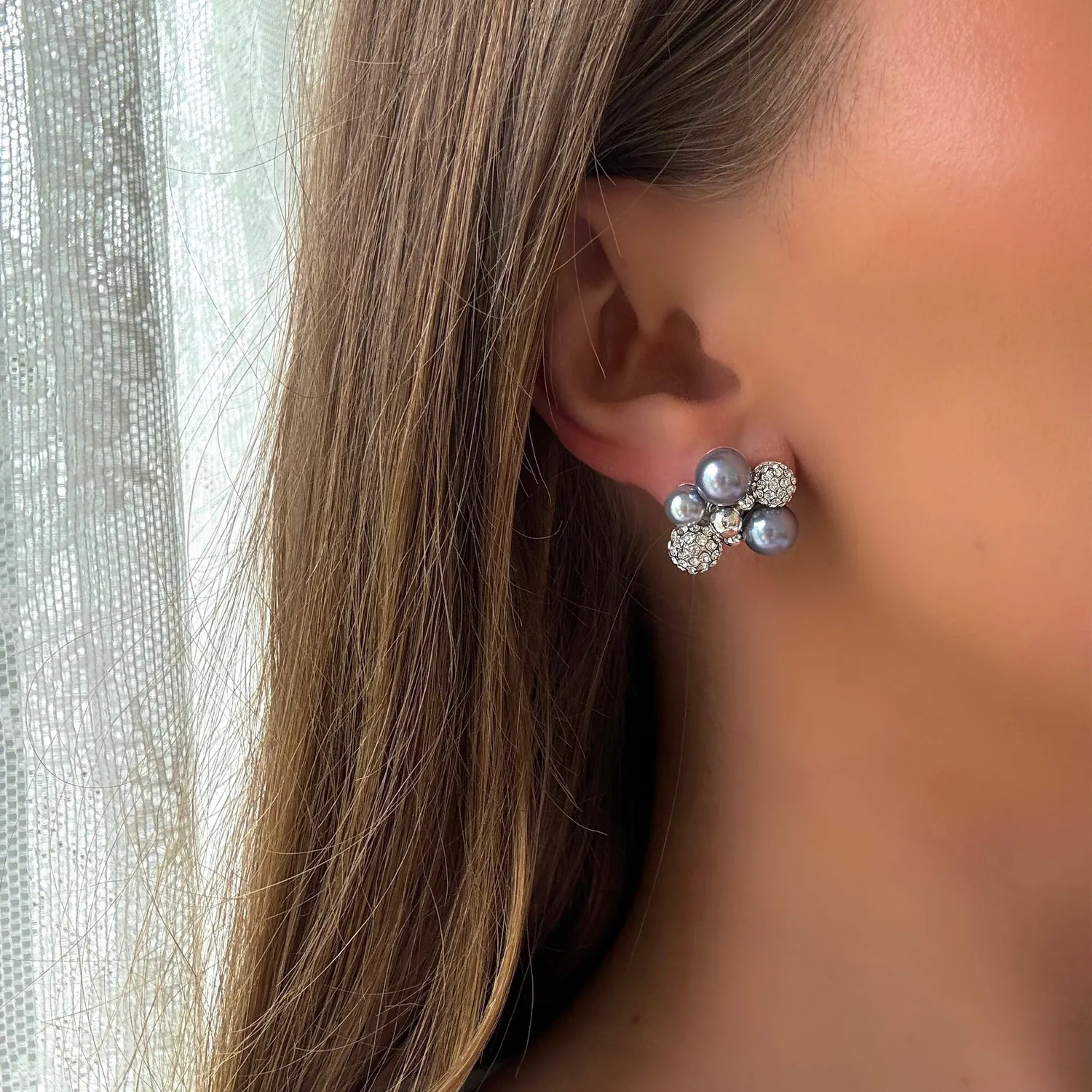 IOAKU Berry Pearl Sparkle Studs øredobber lyseblå nikkelfri