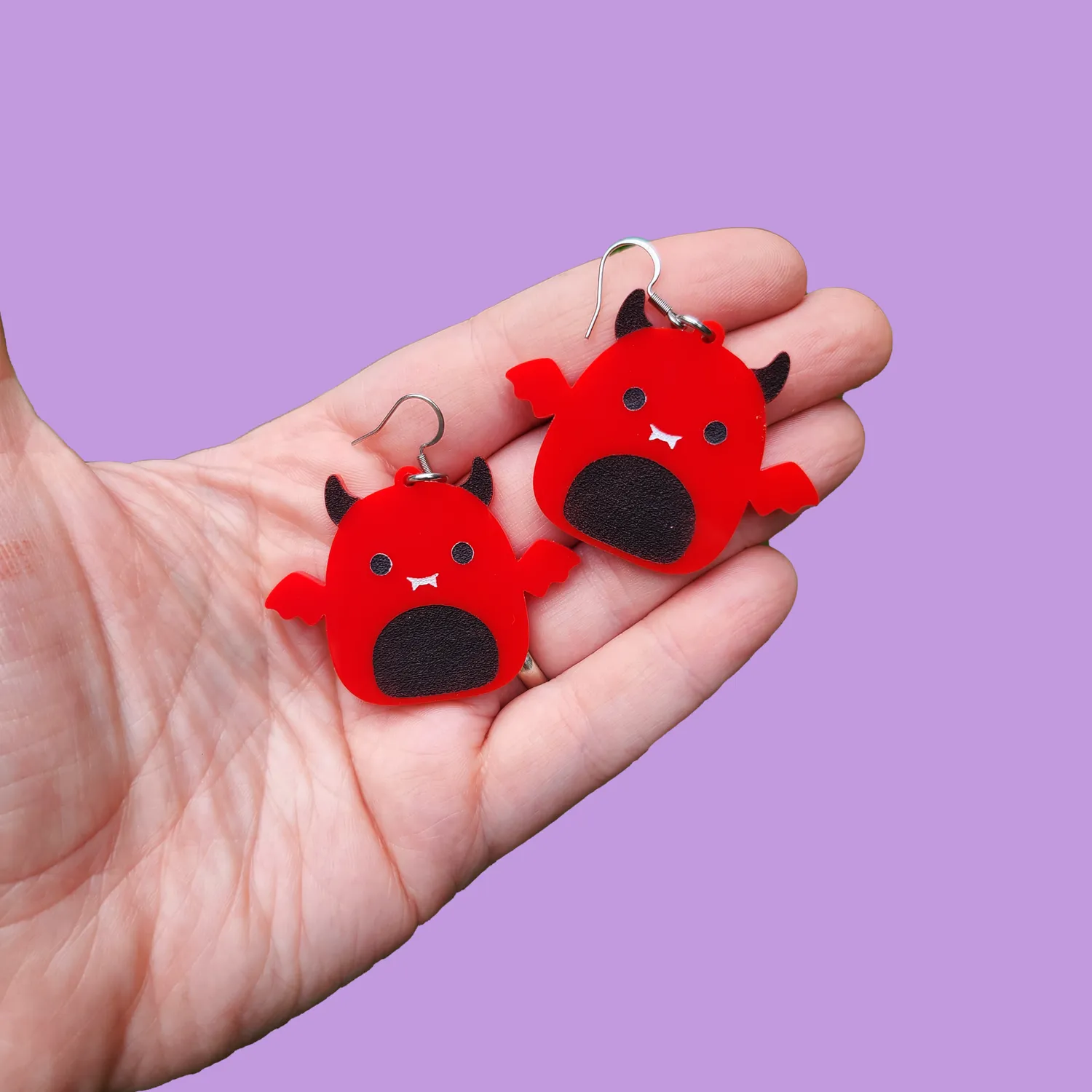 MiniKitty Squish Devil øredobber akryl gull sølv