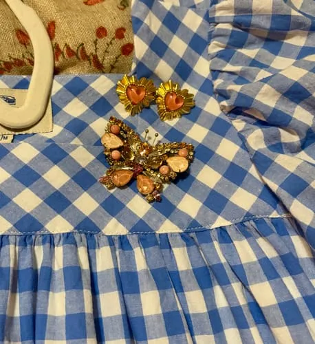 Loren Hope Butterfly brosje Light Peach begrenset 25