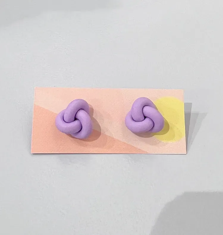 Wos Och Form Knutar Small øredobber lilla 1 cm leire