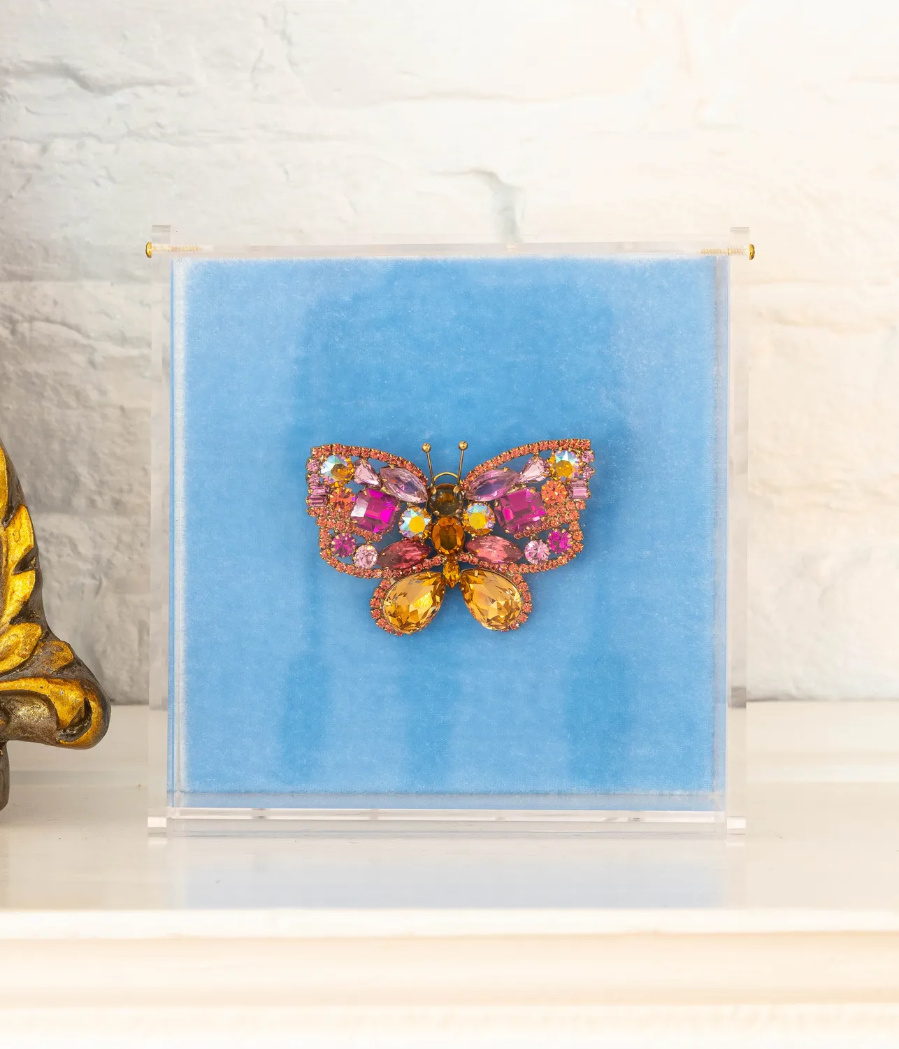 Loren Hope Small Butterfly brosje fuchsia rose fersken