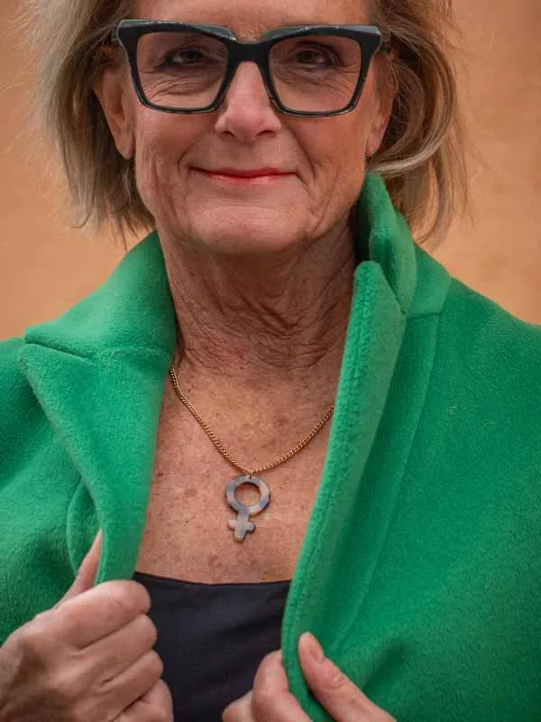 pfg Stockholm Women halskjede resin kvinnesymbol