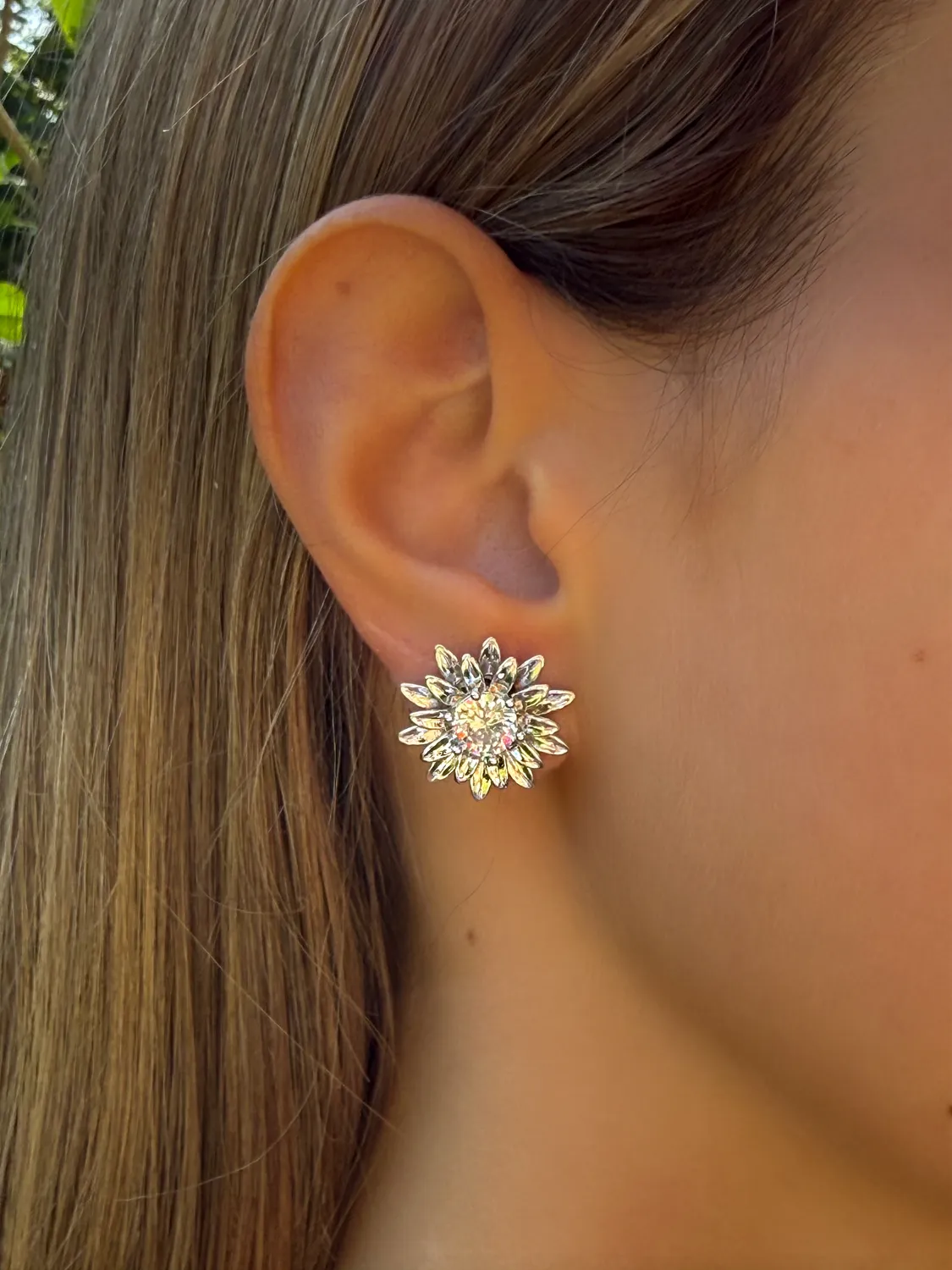 IOAKU Waterlily studs øredobber gull 2 cm