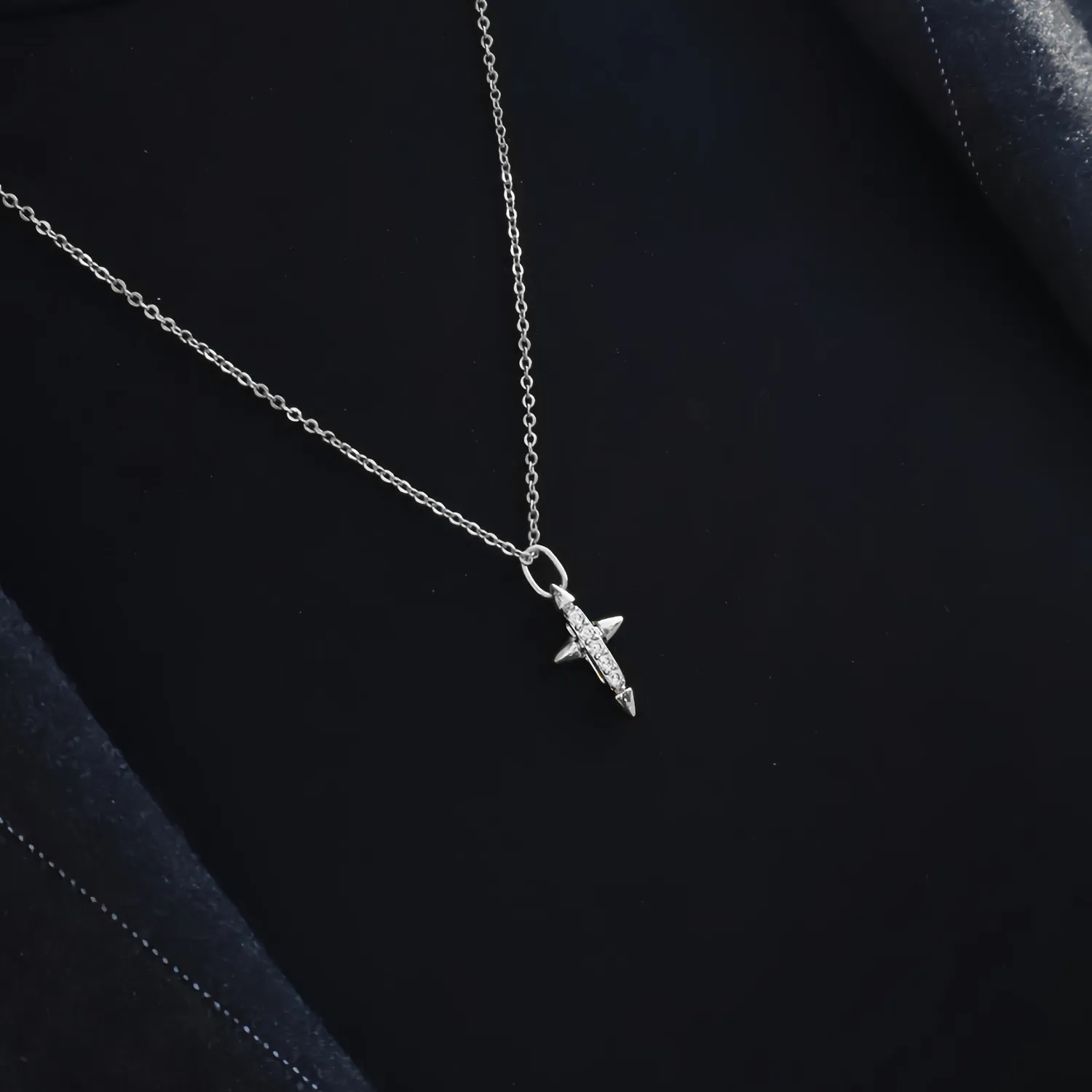 IOAKU Eternal Cross Pendant halskjede gull kors