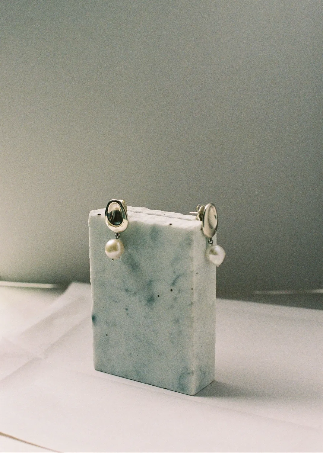 Studio Bille Two Form Single Pearl øredobber sølv
