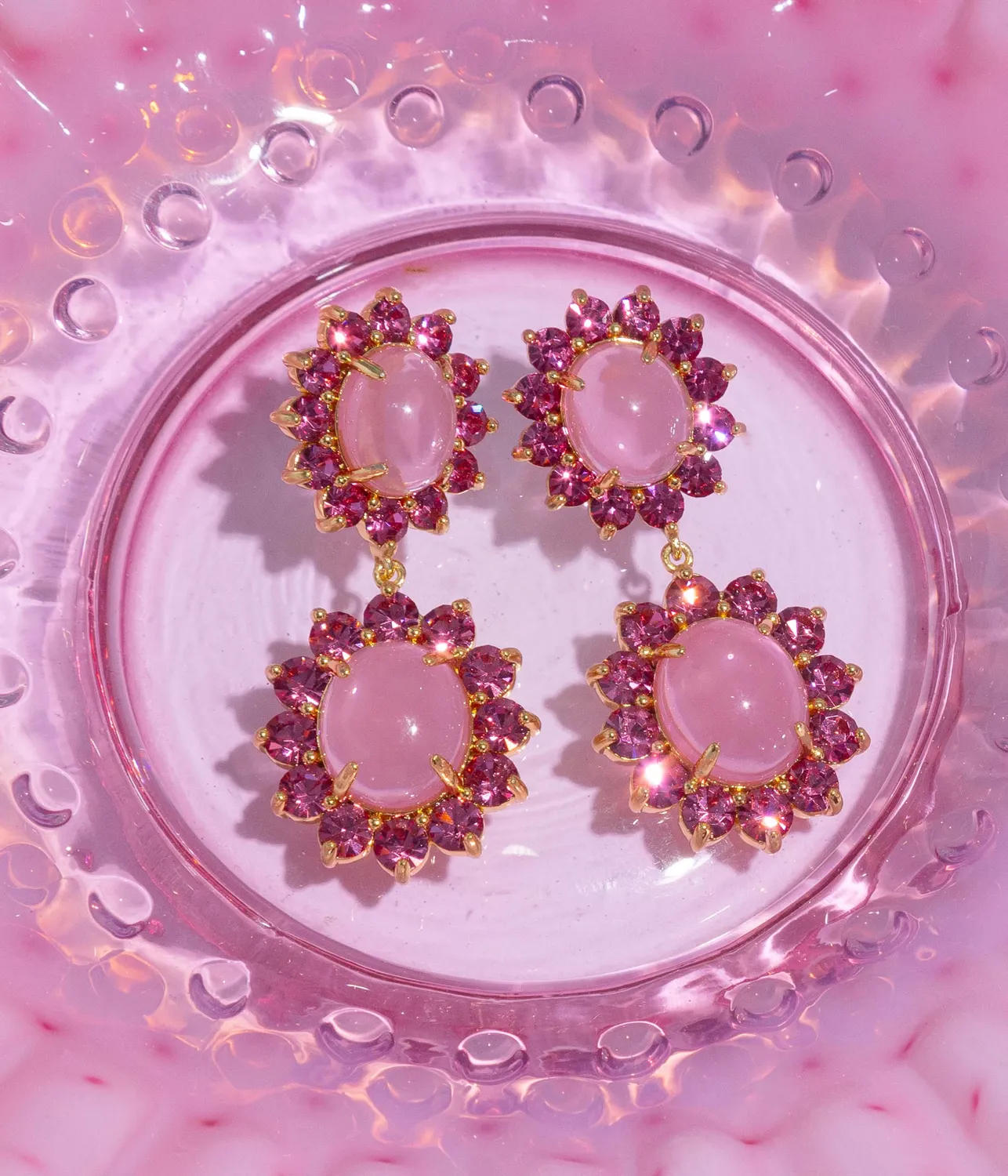 Loren Hope Georgie dråpeøredobber pink 4,7cm forgylt