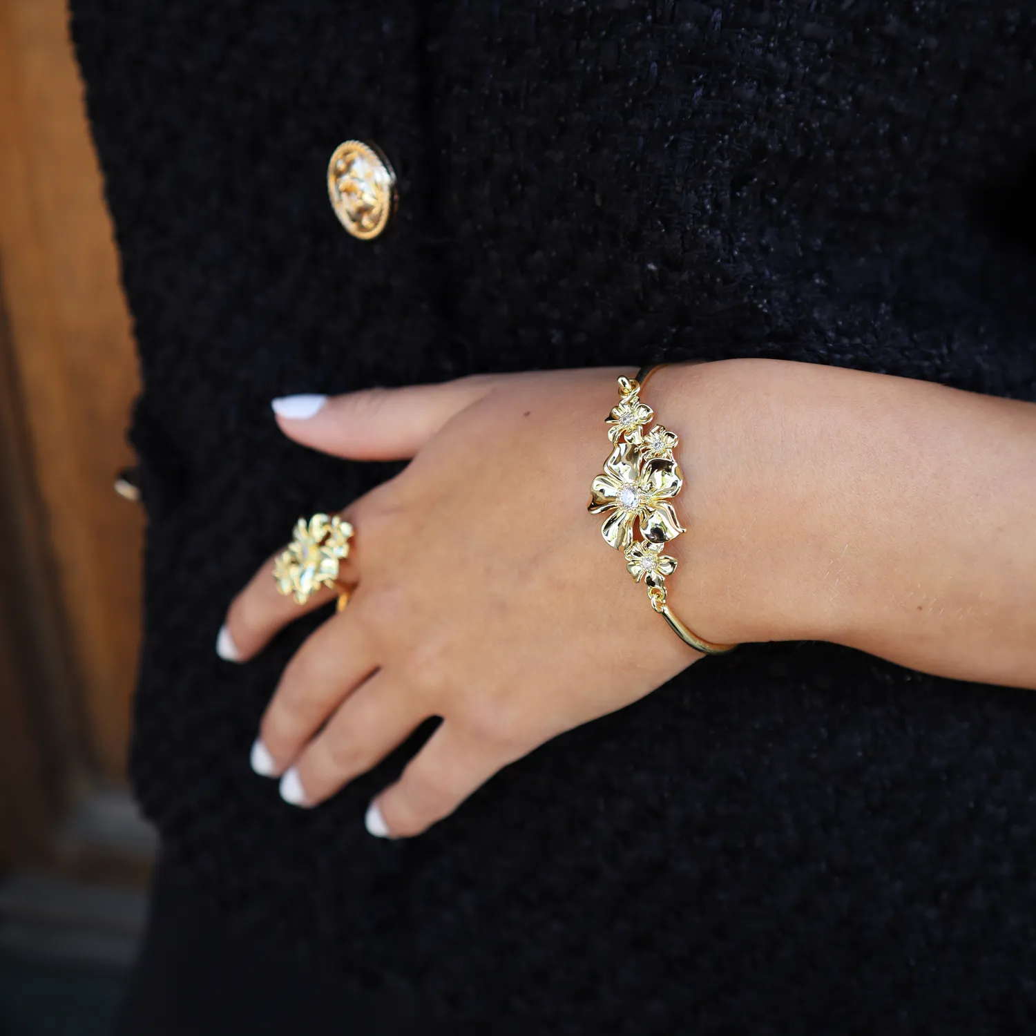 IOAKU La Fleur Multi Cuff armring 16 cm gull blomster