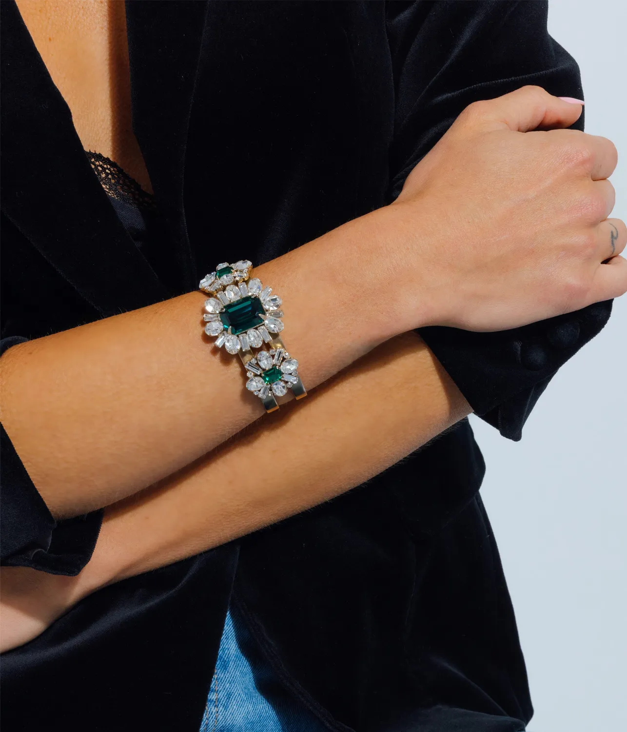 Loren Hope Grand Dame Cuff armbånd smaragd gull