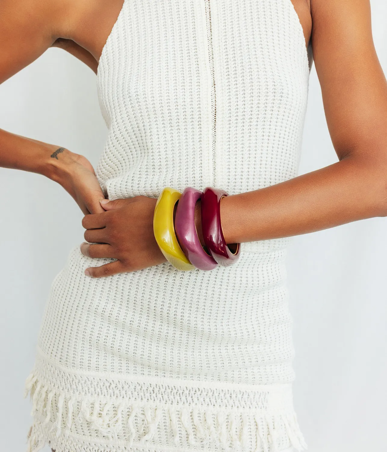 Loren Hope Paloma armring Oxblood resin bangle