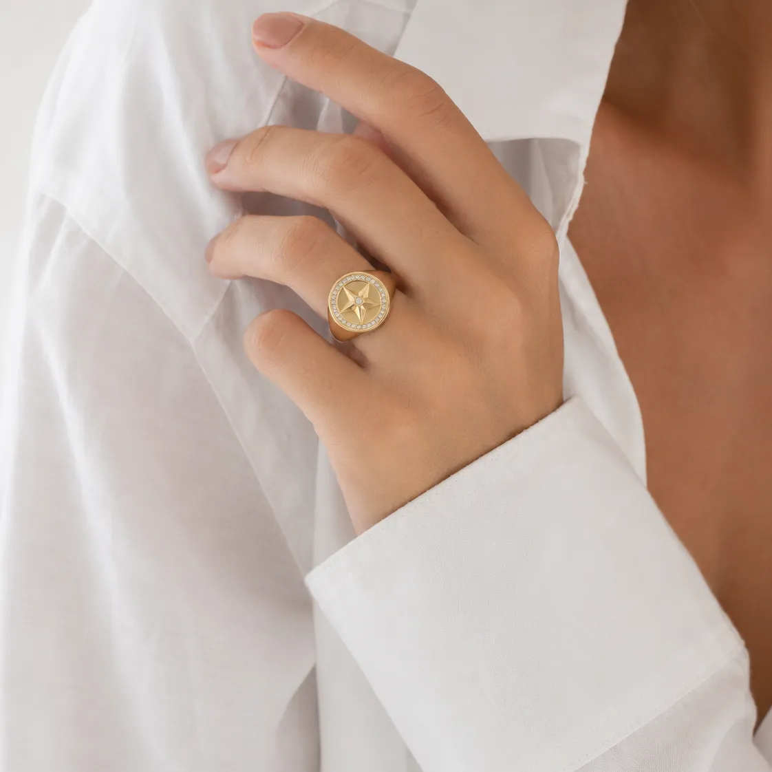 IOAKU Elecktra Signet Star ring gull str 7 stjerne