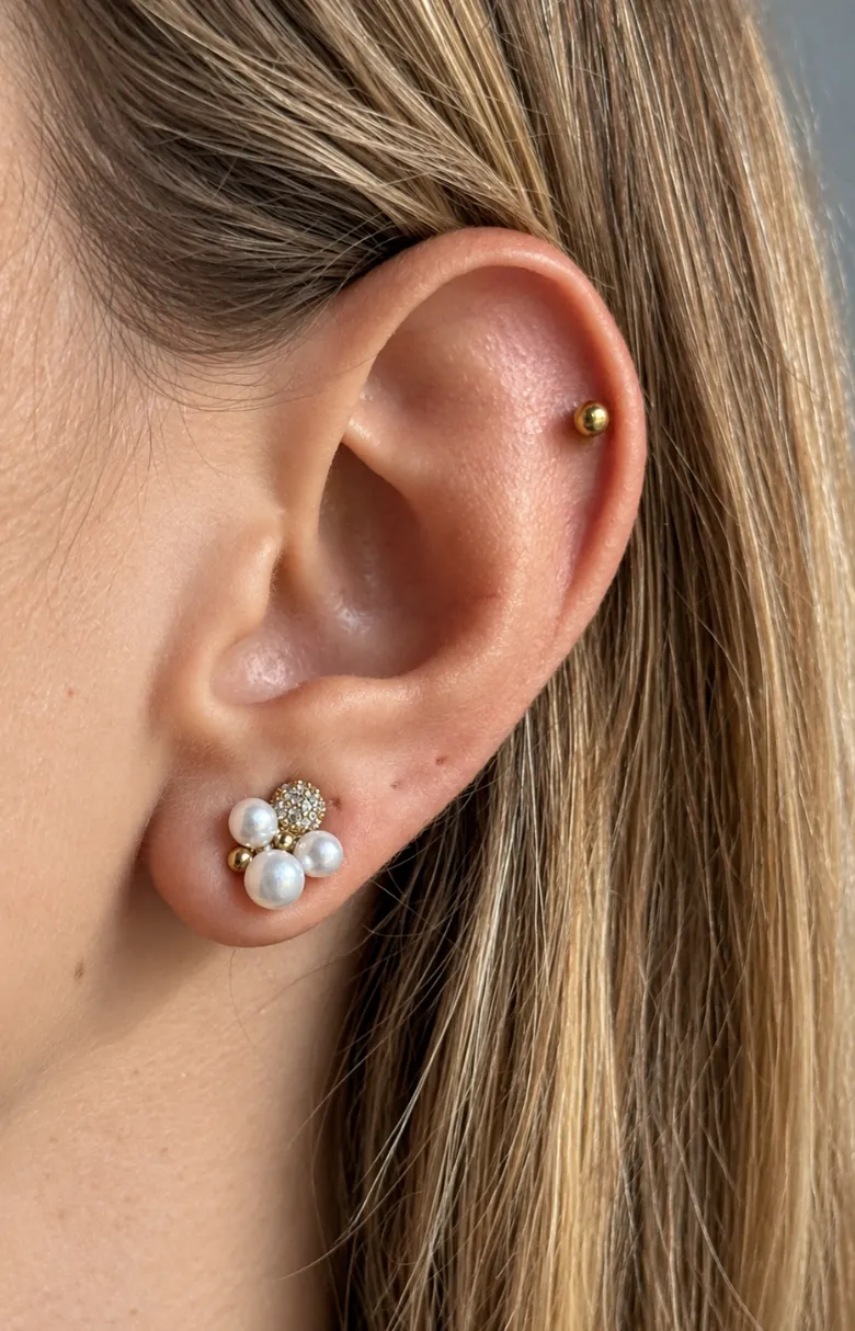 IOAKU Berry Pearl Petite øredobber gull perle