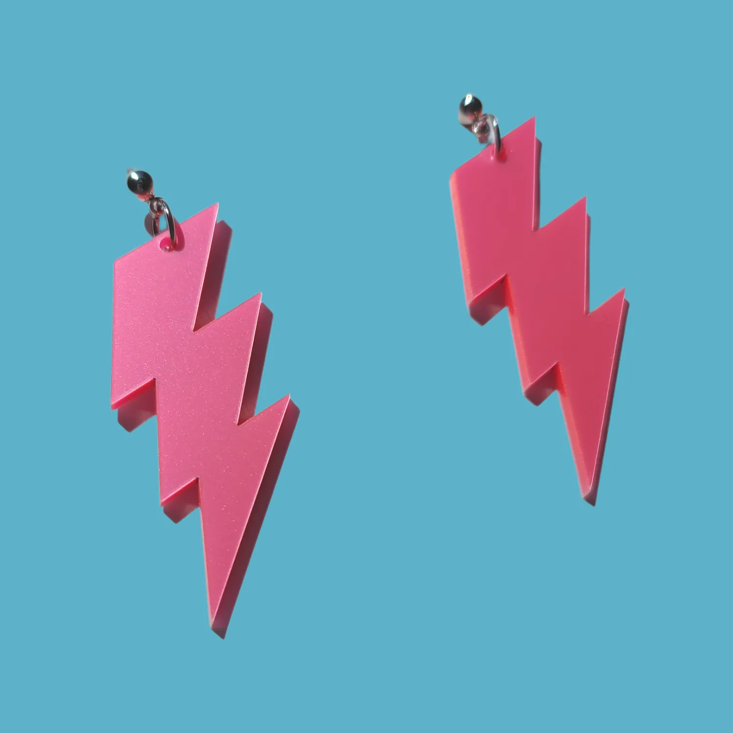 MiniKitty Metallic Pink Lightning Bolts øredobber rosa hypoallergene