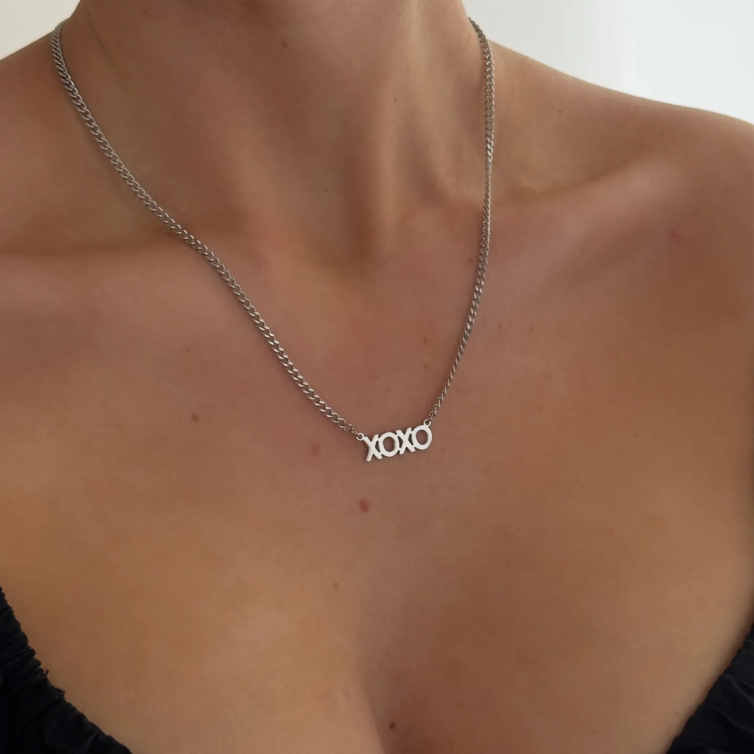 IOAKU XOXO Statement Chain halskjede gull
