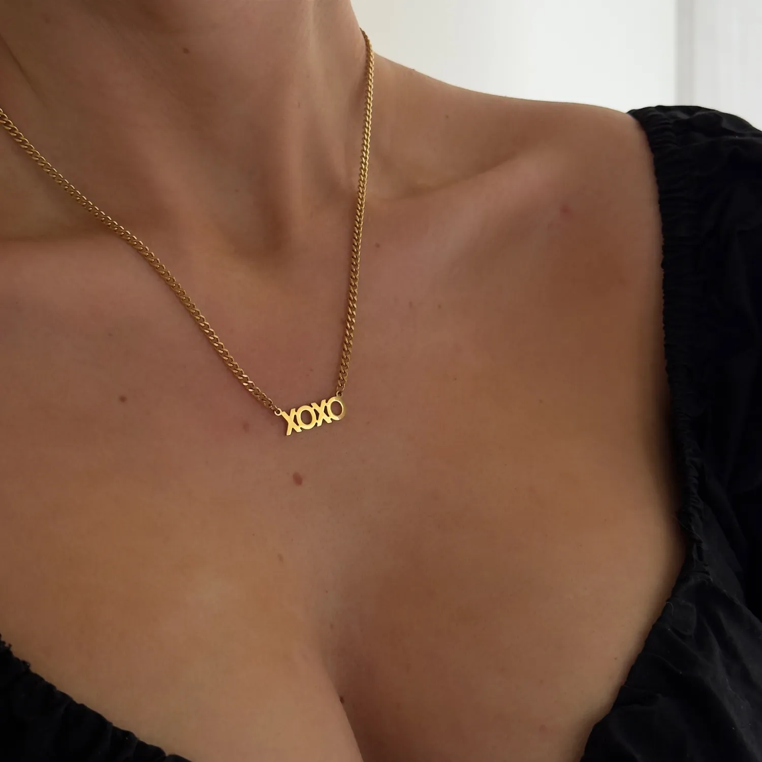 IOAKU XOXO Statement Chain halskjede gull