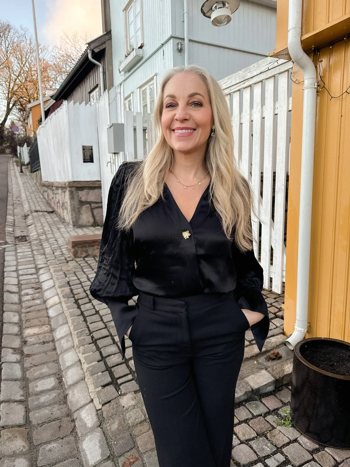 Janne Formoe BlackBeauty bluse svart V-hals