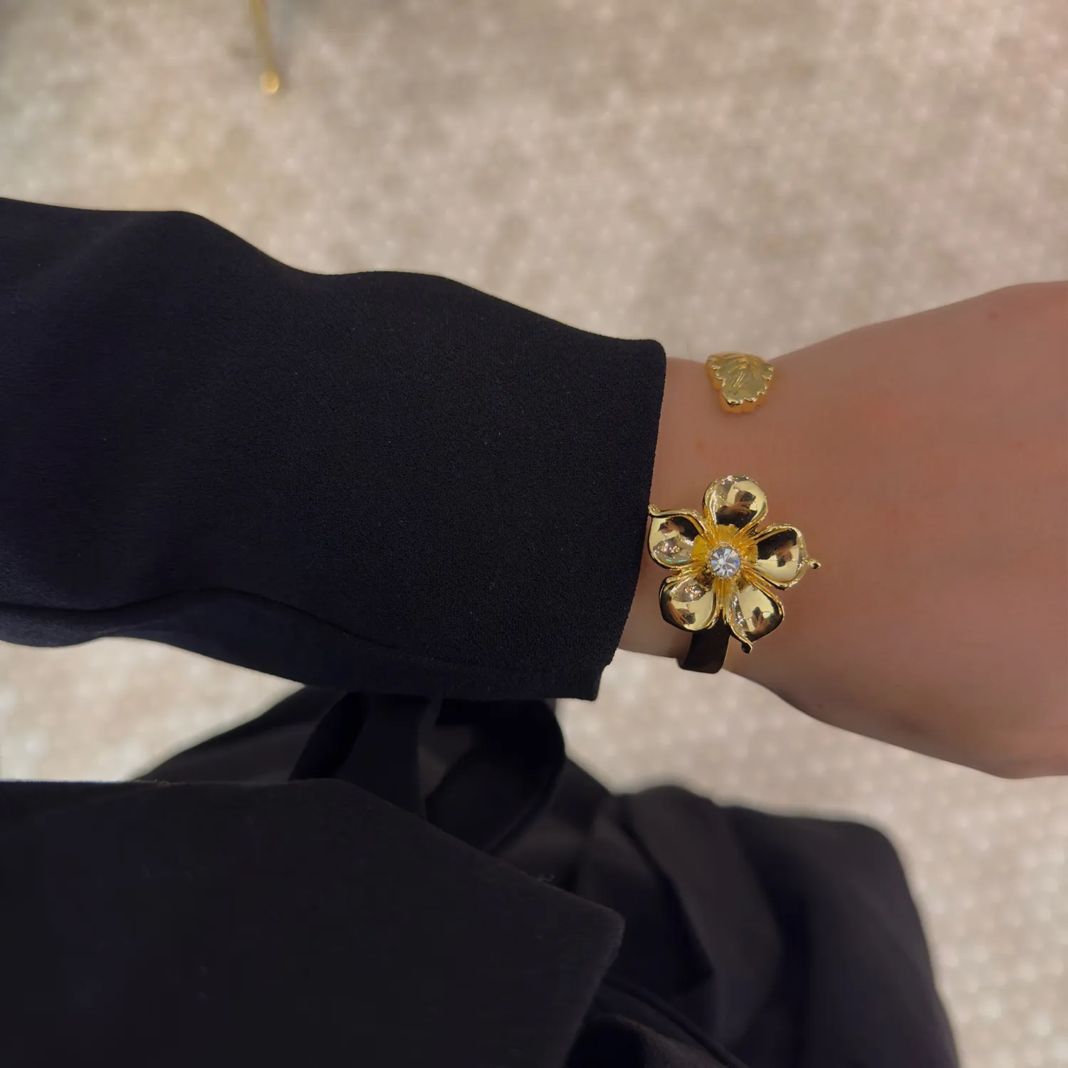 IOAKU La Fleur Cuff armbånd gull blomst