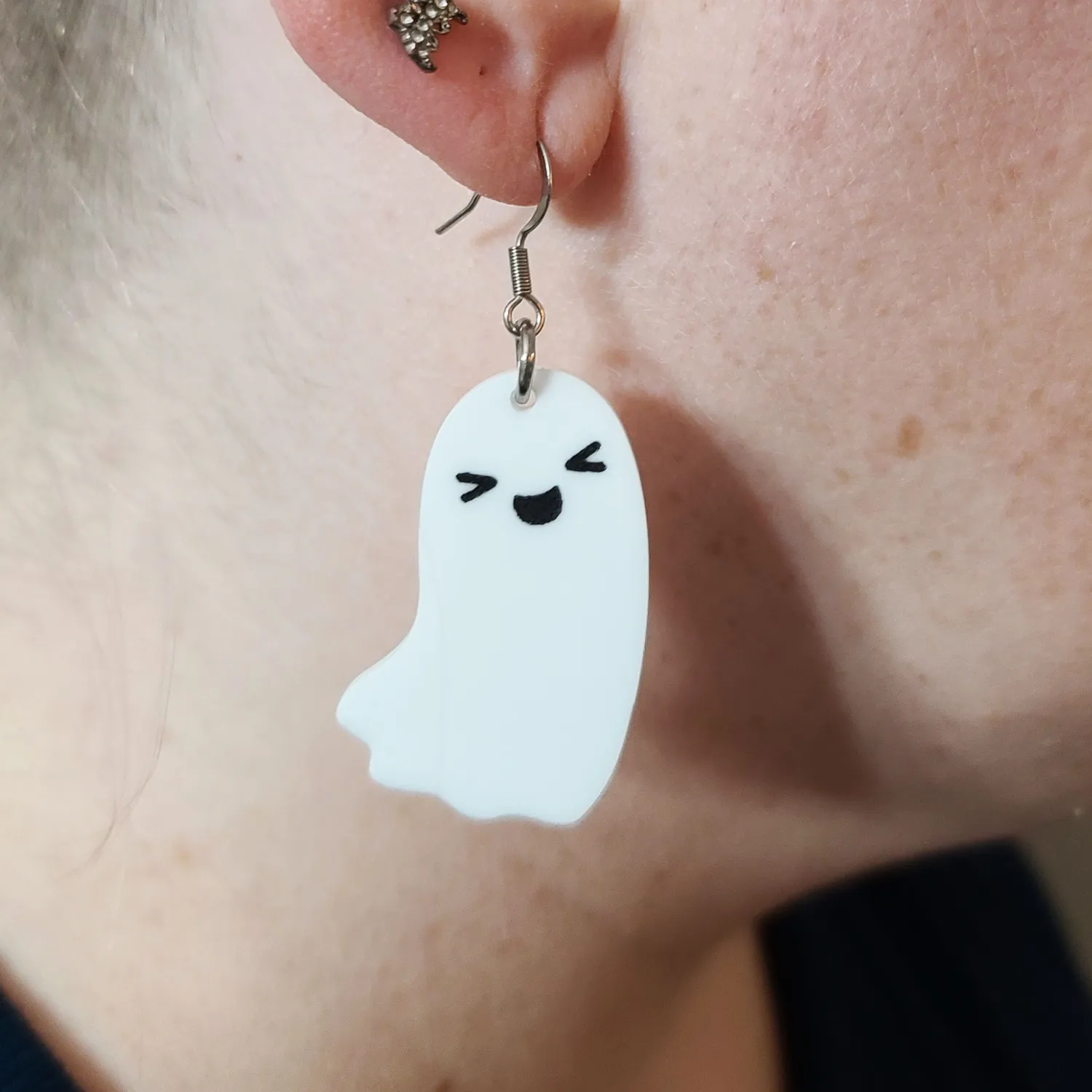 MiniKitty Laughing Ghost øredobber gull hvit halloween