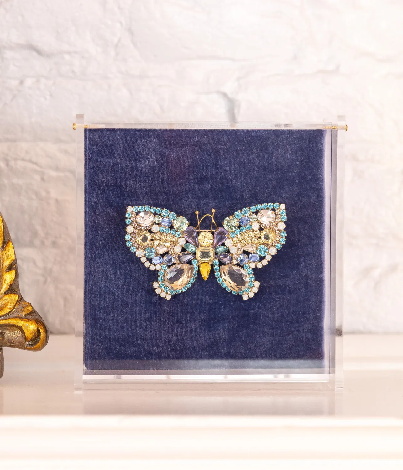 Loren Hope Butterfly Large Butterfly Aqua Jonquil Violet brosje