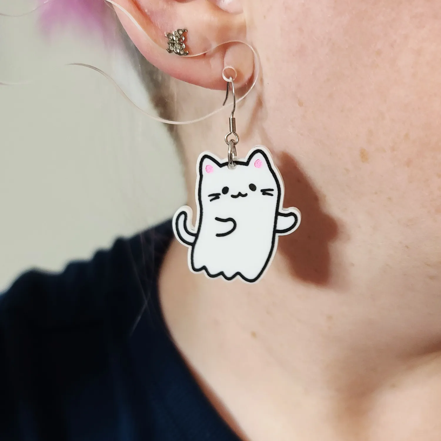 MiniKitty Cat Ghosties on White øredobber gull