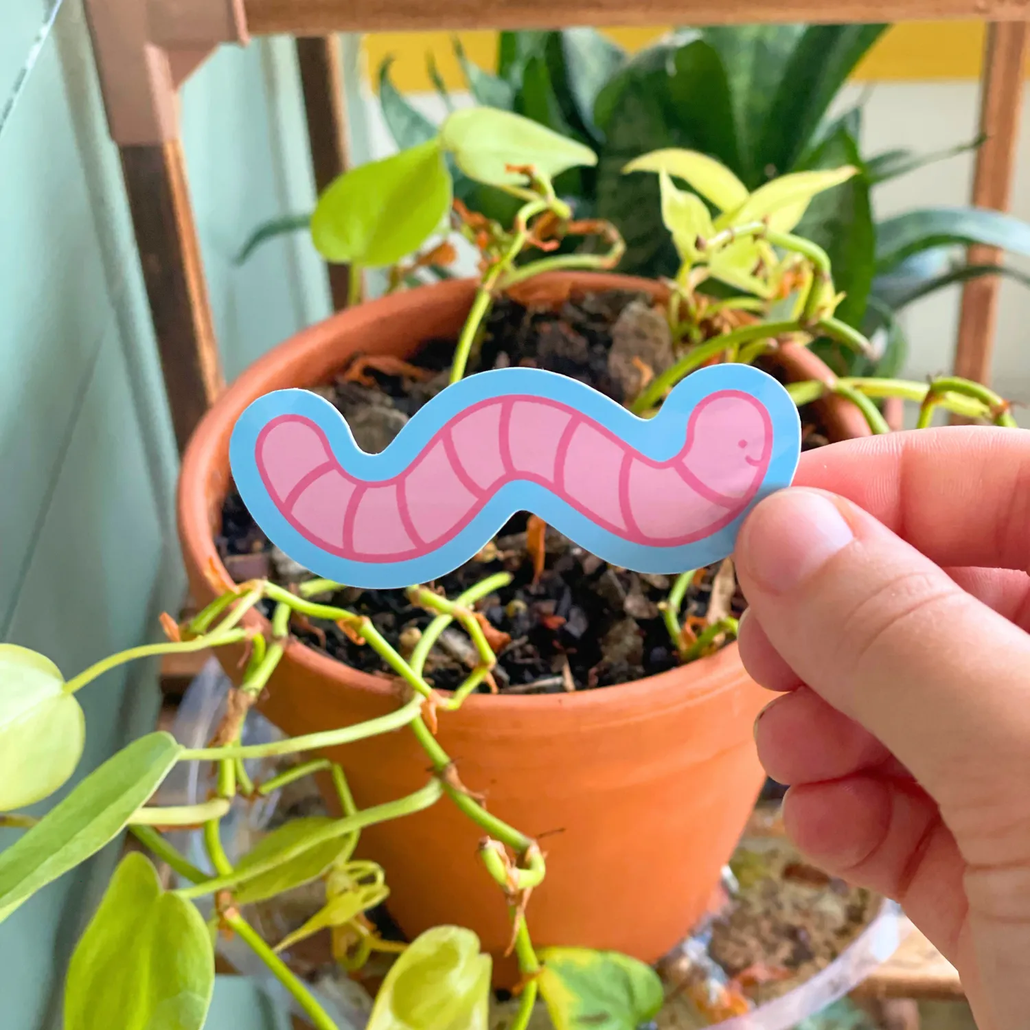 MiniKitty Earthworm klistremerke vinyl 7,6 cm
