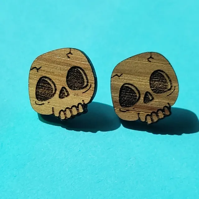 MiniKitty Wooden Skull Studs øredobber akryl