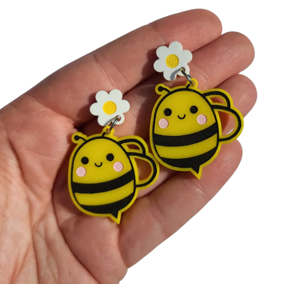 MiniKitty Spring Bees Daisy øredobber akryl gule