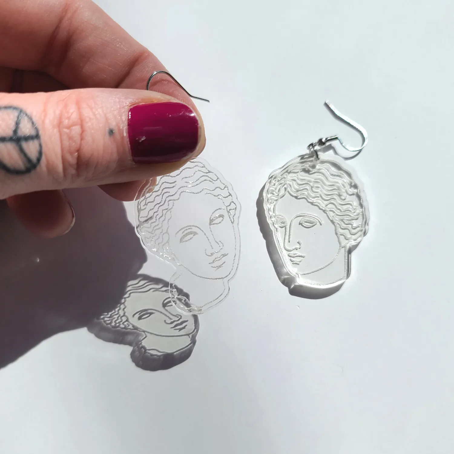 MiniKitty Clear Greek Statue Heads øredobber klar akryl