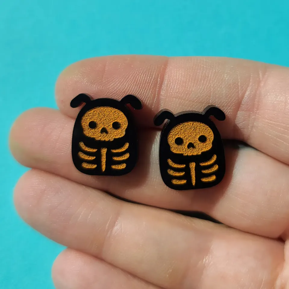 MiniKitty Squish Skeleton Dog studs gull 1 par