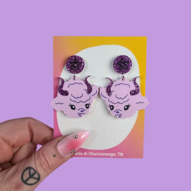 MiniKitty Devil Kitsch Lavendar Lamb øredobber akryl